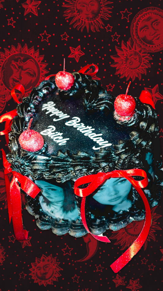 A 6-Inch Double Layer Cake of Wonder- Heart or Circle, Shaped by Stars